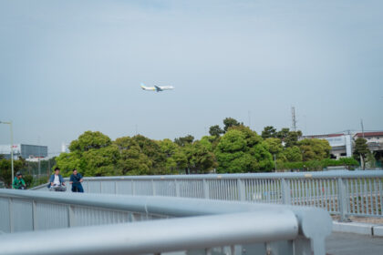 見晴らし橋から見た飛行機