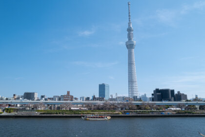 隅田川と屋形船、スカイツリー